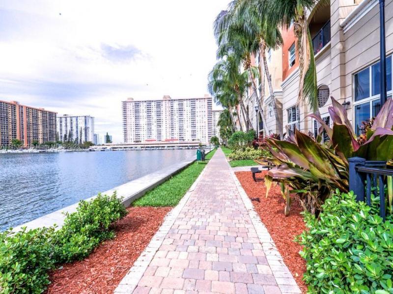 Comprar apartamento en Porto Bellagio 4403