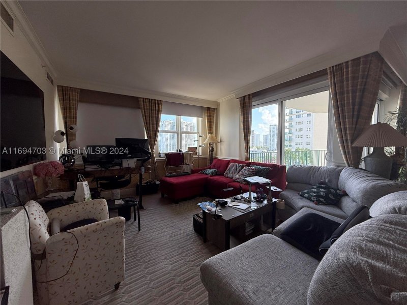 Comprar apartamento no Turnberry Village 803