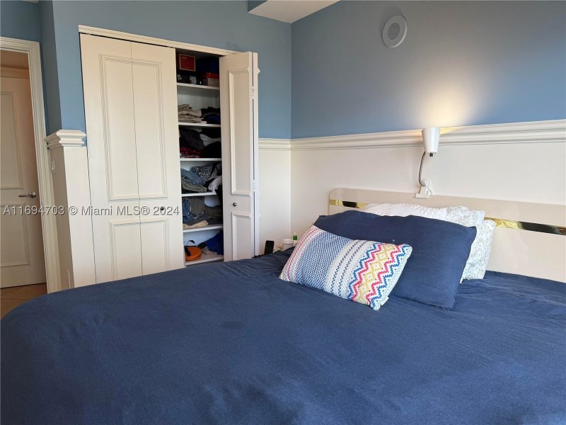 Comprar apartamento no Turnberry Village 803