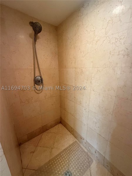Comprar apartamento no Turnberry Village 803