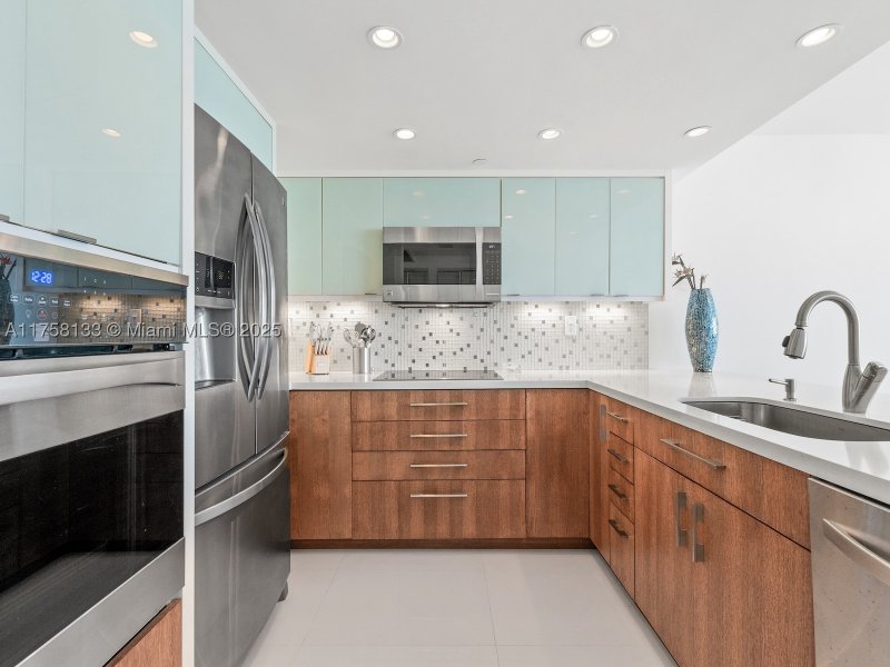 Condo for sale at South Pointe Tower 906