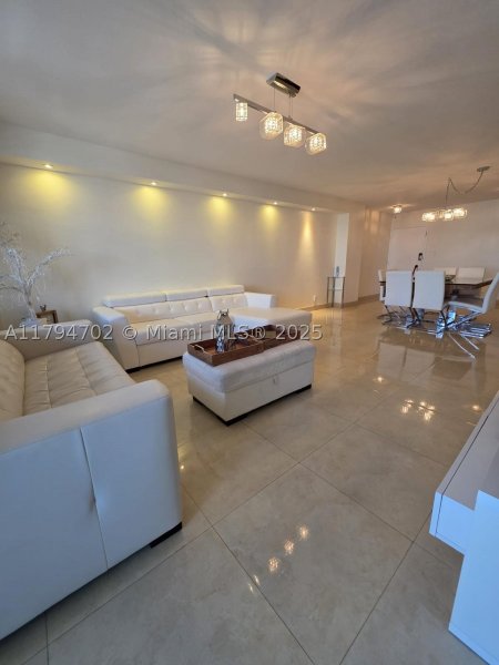 Apartment for rent at Four Winds Condo 1409