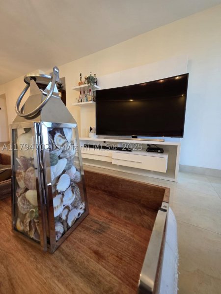 Apartment for rent at Four Winds Condo 1409