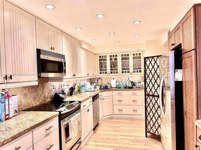 Condo for sale at Olympus Towers 905