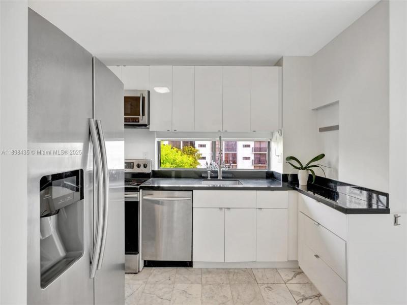 Condo for sale at Plaza of the Americas 521