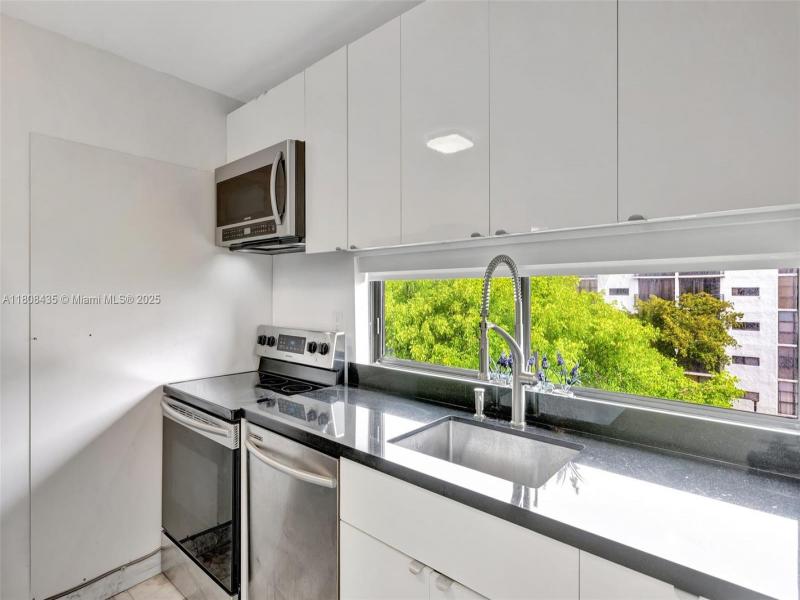 Condo for sale at Plaza of the Americas 521