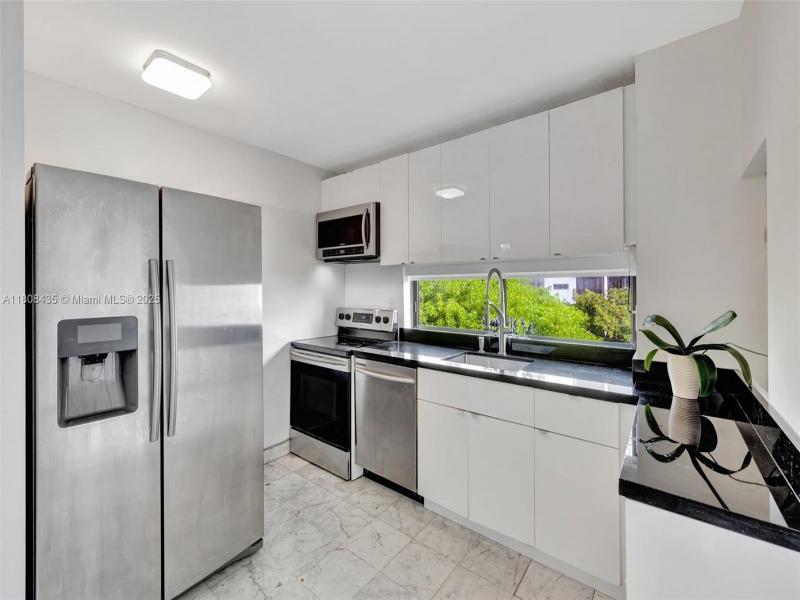 Condo for sale at Plaza of the Americas 521