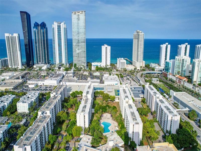 Condo for sale at Plaza of the Americas 521