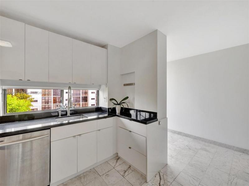 Condo for sale at Plaza of the Americas 521