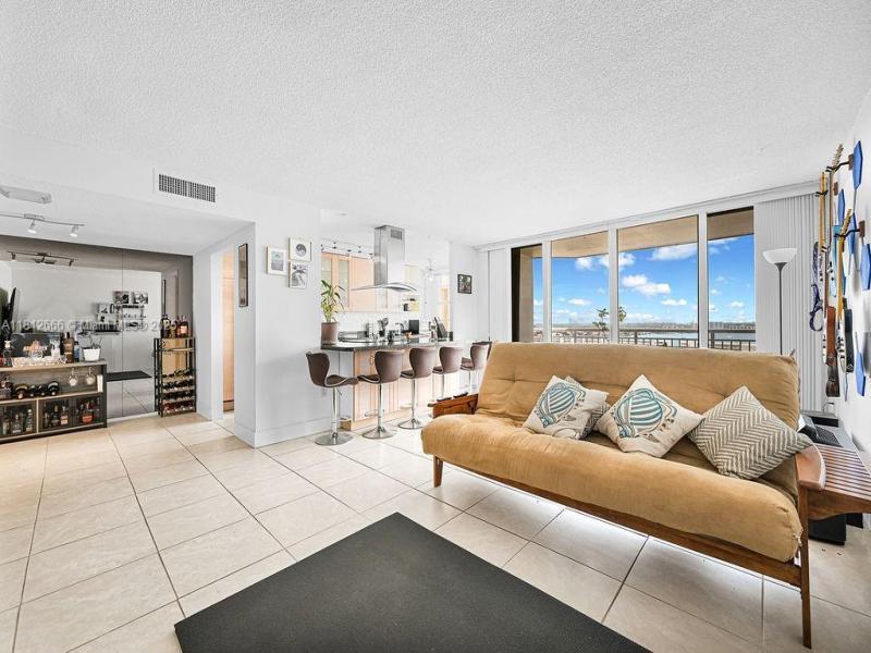 Comprar apartamento en Del Prado South Tower 1201