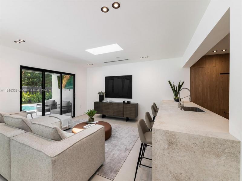 Property photo # 6