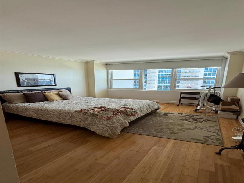 Condo for sale at Alexander Towers 1010