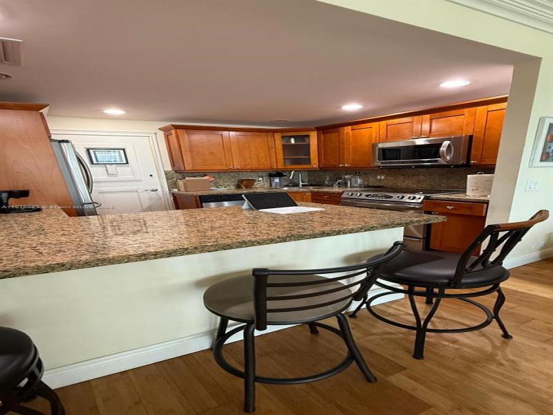 Condo for sale at Alexander Towers 1010