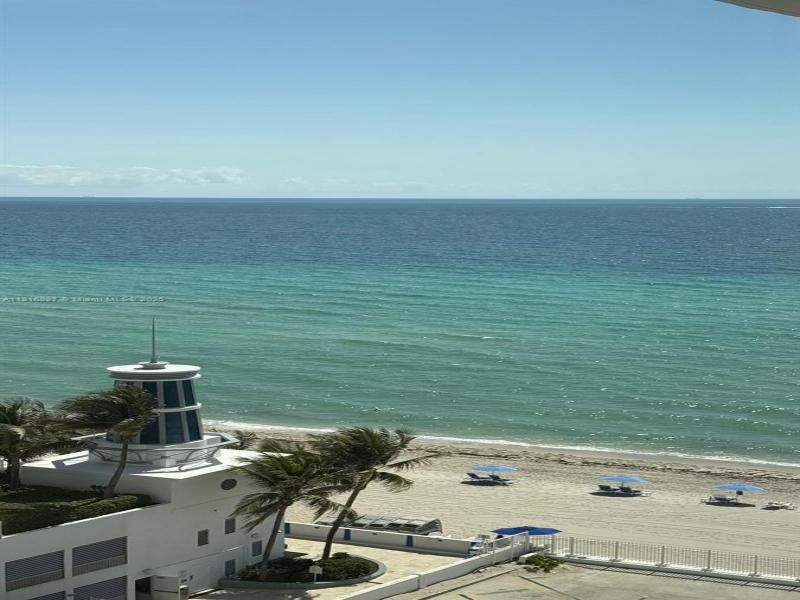 Condo for sale at Alexander Towers 1010