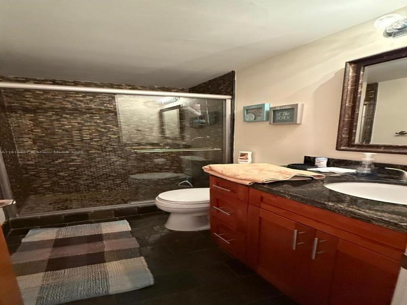 Condo for sale at Alexander Towers 1010
