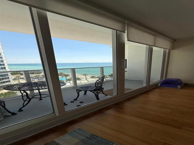 Condo for sale at Alexander Towers 1010