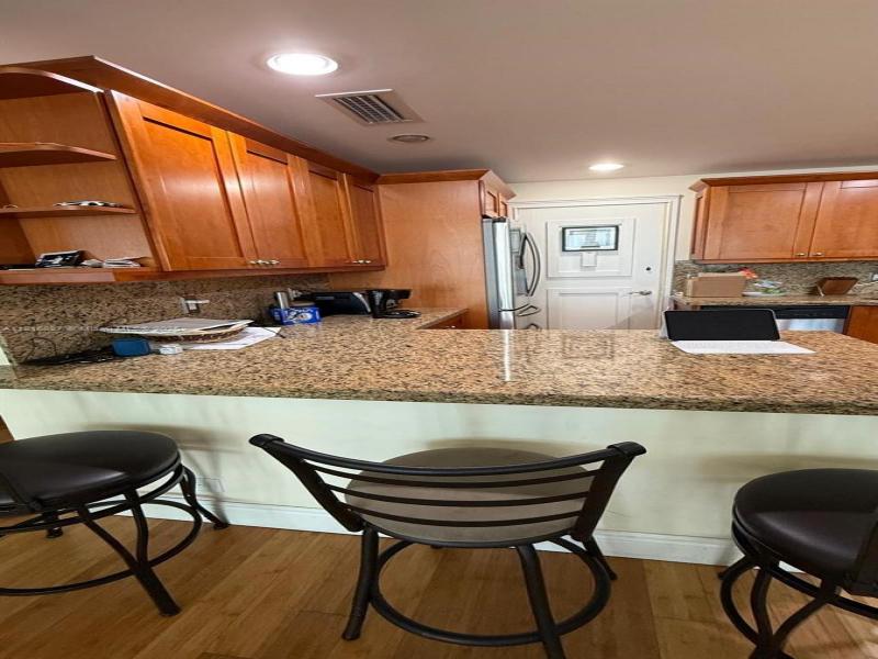 Condo for sale at Alexander Towers 1010