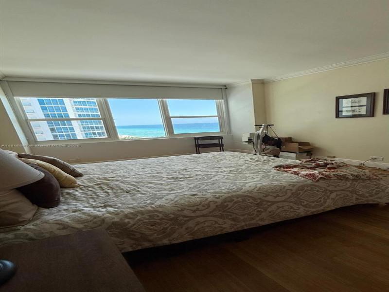 Condo for sale at Alexander Towers 1010