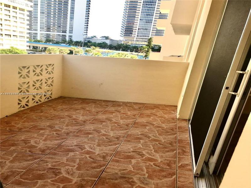 Condo for sale at Plaza Towers North 305