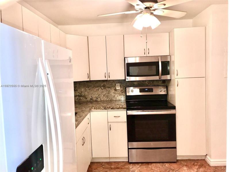Condo for sale at Plaza Towers North 305