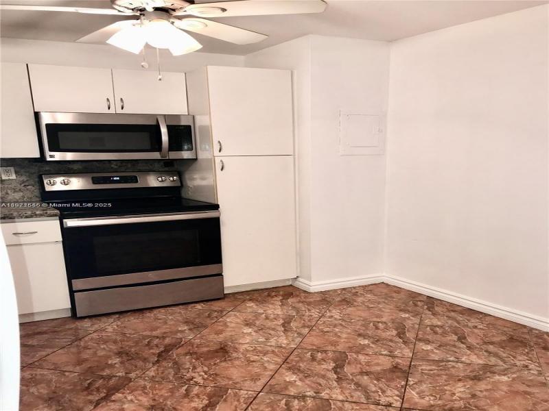 Condo for sale at Plaza Towers North 305