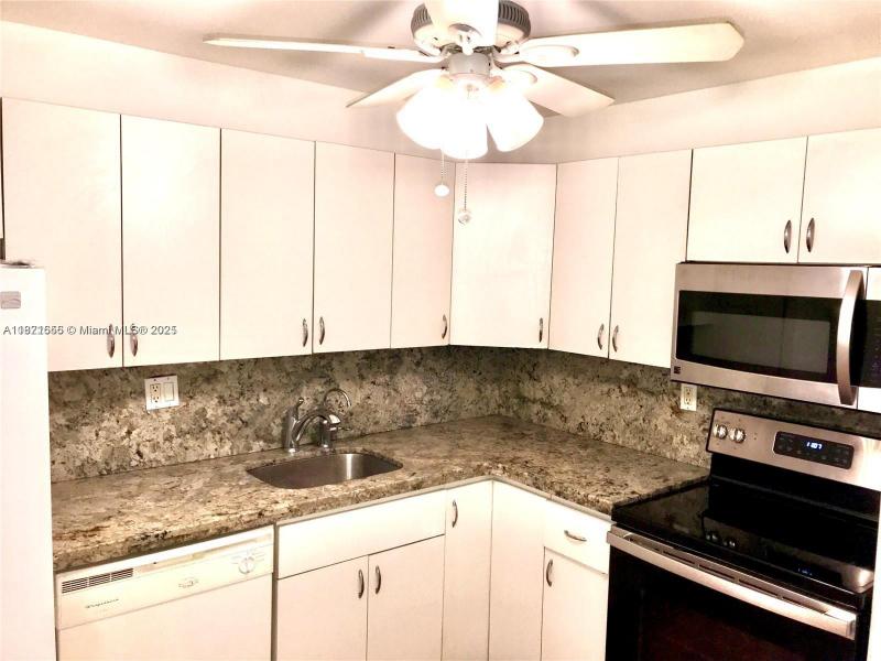 Condo for sale at Plaza Towers North 305