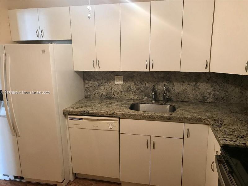 Condo for sale at Plaza Towers North 305