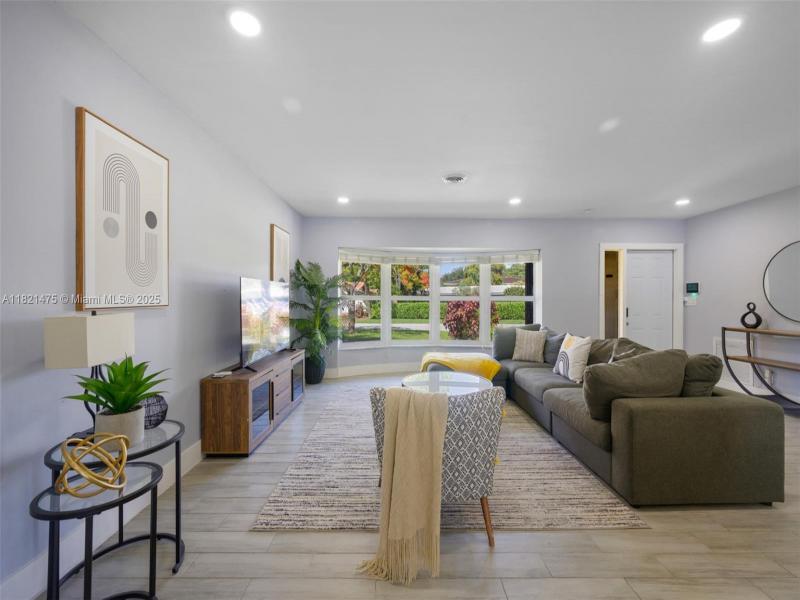 Property photo # 6