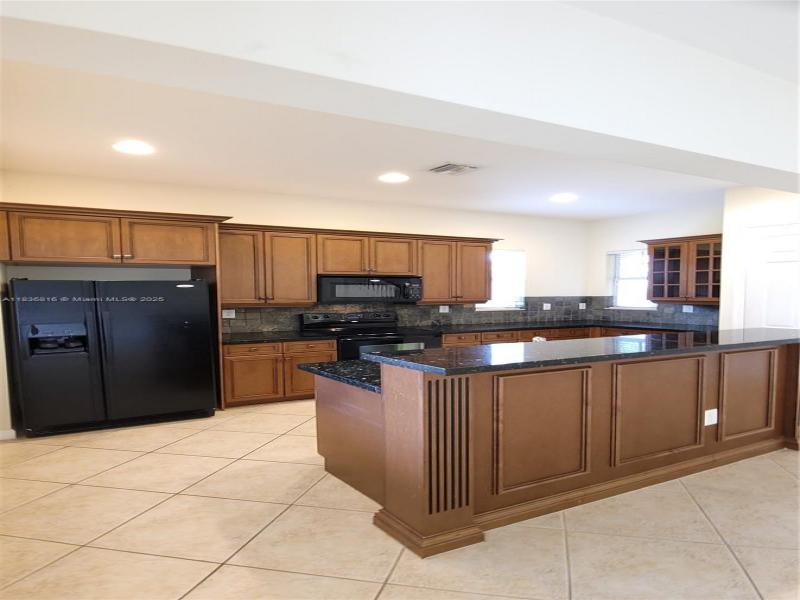 Property photo # 9
