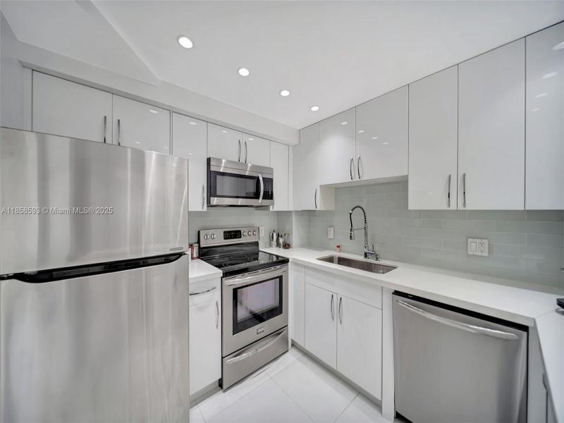 Apartment for rent at The Hemispheres 7G