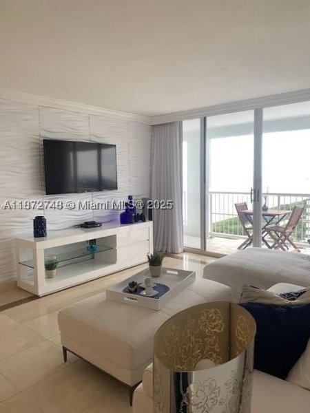 Alquiler de apartamento en Marbella Surfside 1203