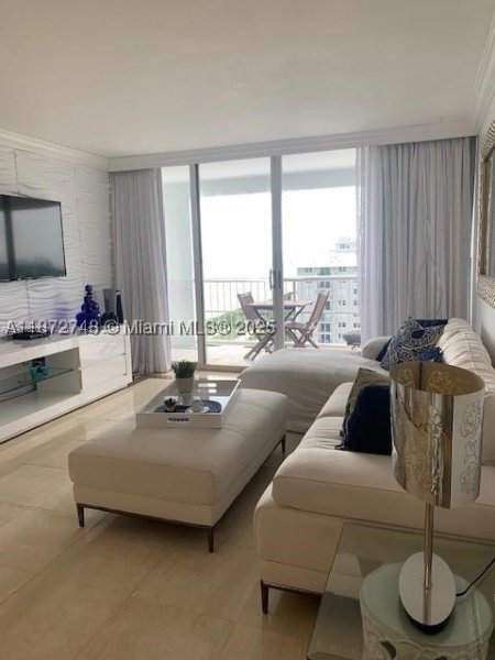 Alquiler de apartamento en Marbella Surfside 1203