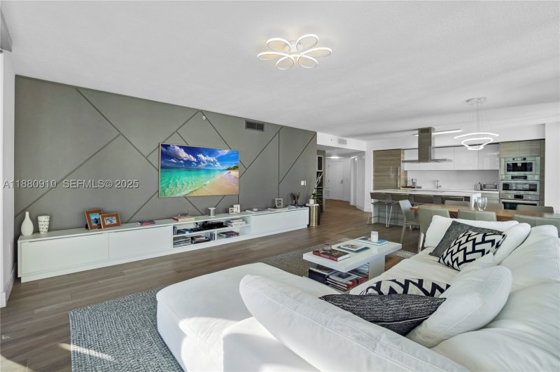 Condo for sale at Arlen House 4-1802