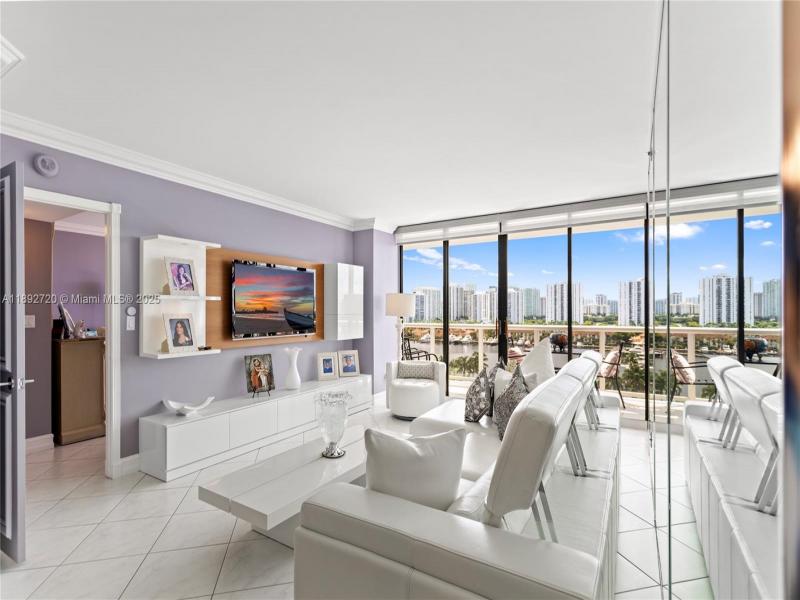 Comprar apartamento en Harbor Tower at Waterways 1004