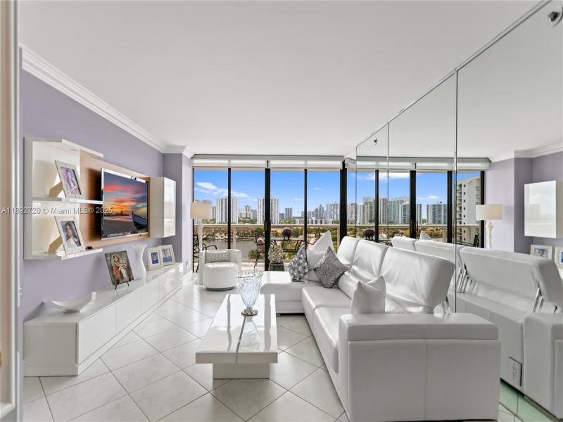 Comprar apartamento en Harbor Tower at Waterways 1004