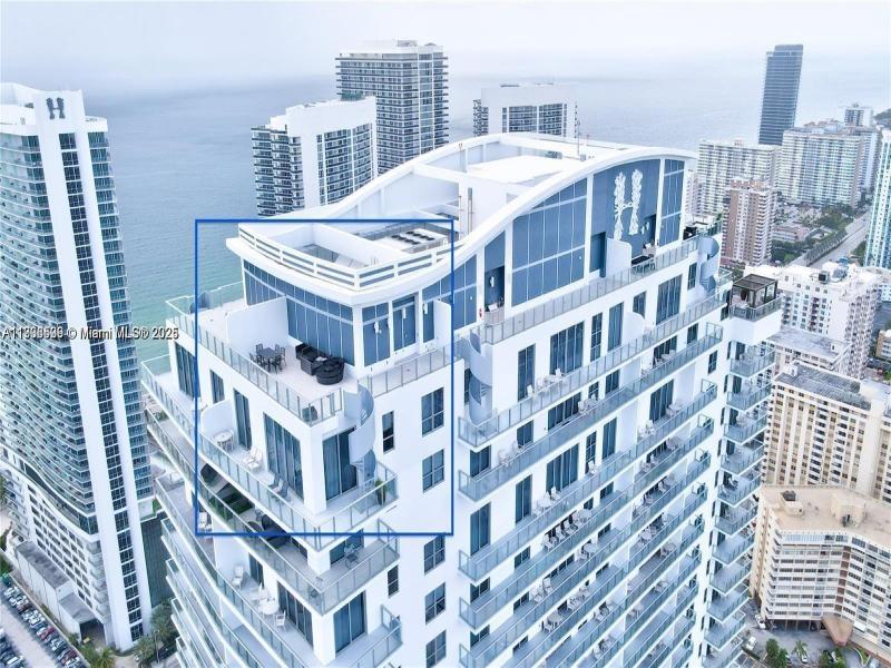 Comprar apartamento no Hyde Beach House T4302