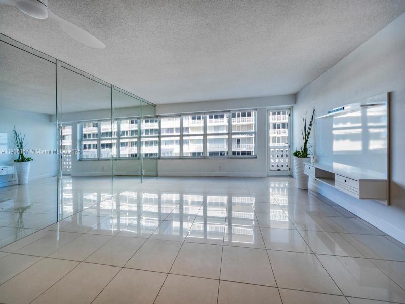 Condo for sale at Ocean Summit 815