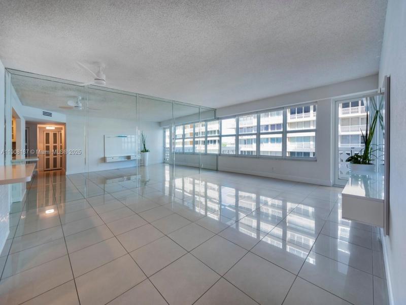 Condo for sale at Ocean Summit 815