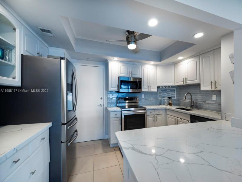 Condo for sale at Ocean Summit 815