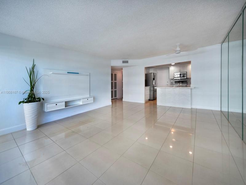 Condo for sale at Ocean Summit 815