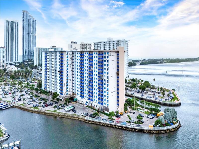 Comprar apartamento en Coastal Towers 1604