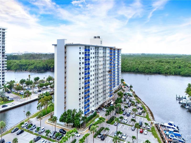 Comprar apartamento en Coastal Towers 1604