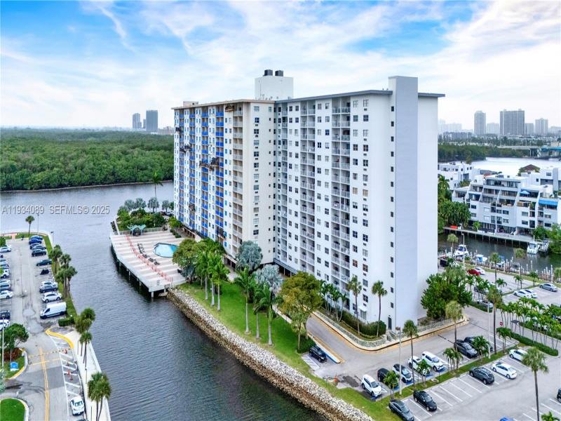 Comprar apartamento en Coastal Towers 1604