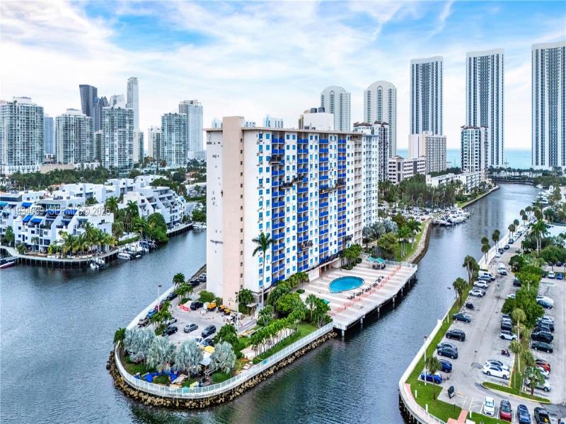Comprar apartamento en Coastal Towers 1604