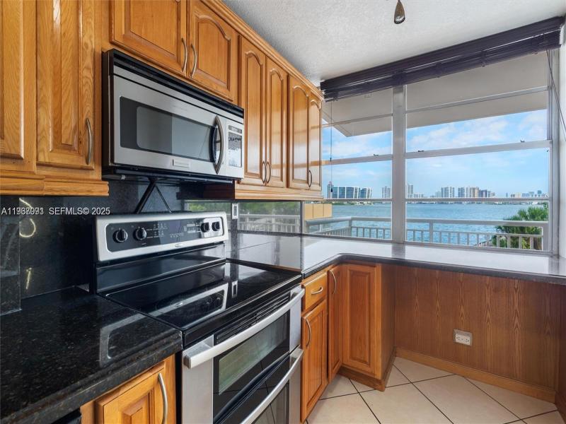 Condo for sale at Winston Towers 218