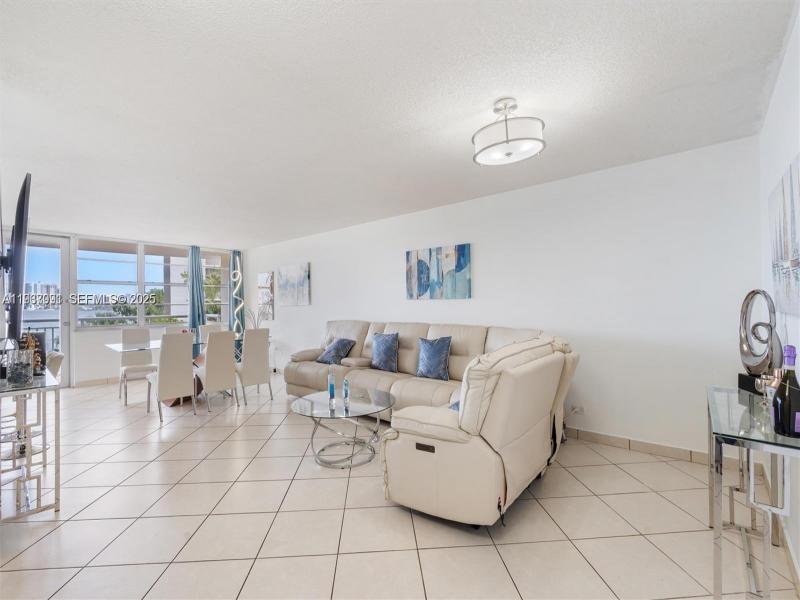 Condo for sale at Winston Towers 218