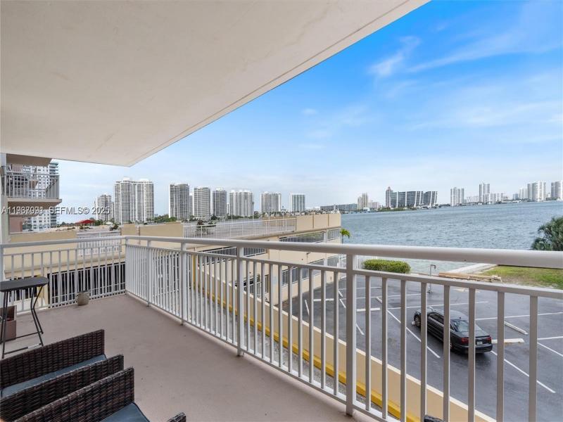 Condo for sale at Winston Towers 218