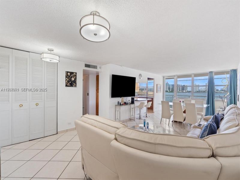 Condo for sale at Winston Towers 218