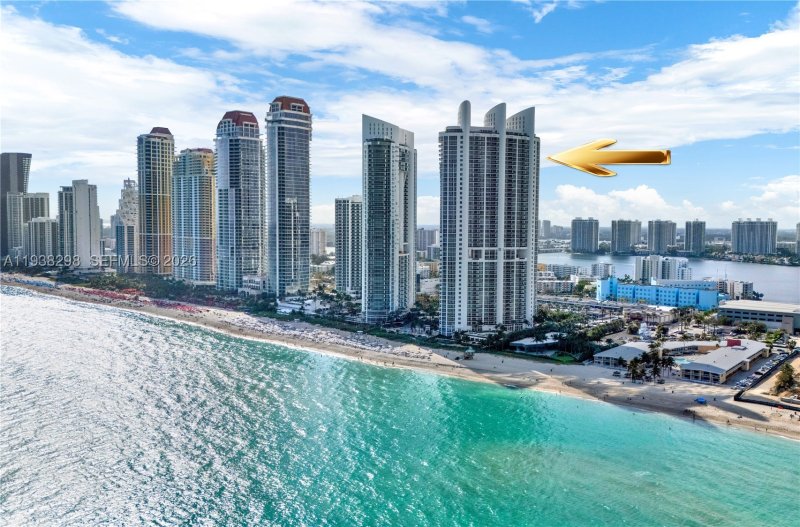 Condo for sale at Trump Royale 801A