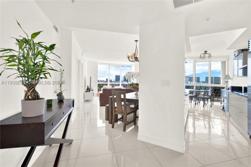 Condo for sale at Trump Royale 801A